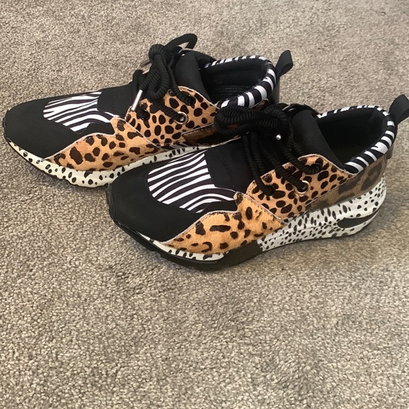 Steve Madden Shoes - Steve Madden wedge animal print “Cliff” sneakers